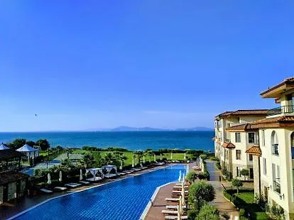 Beach Apt B-19