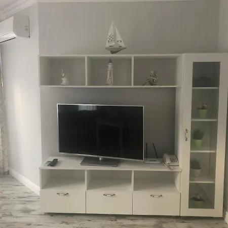 Beach Apt B-19 * بورغاس